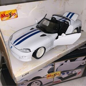 VINTAGE 1996 Maisto Die Cast Car - DODGE VIPER RT/10 SPECIAL 1:24 EDITION